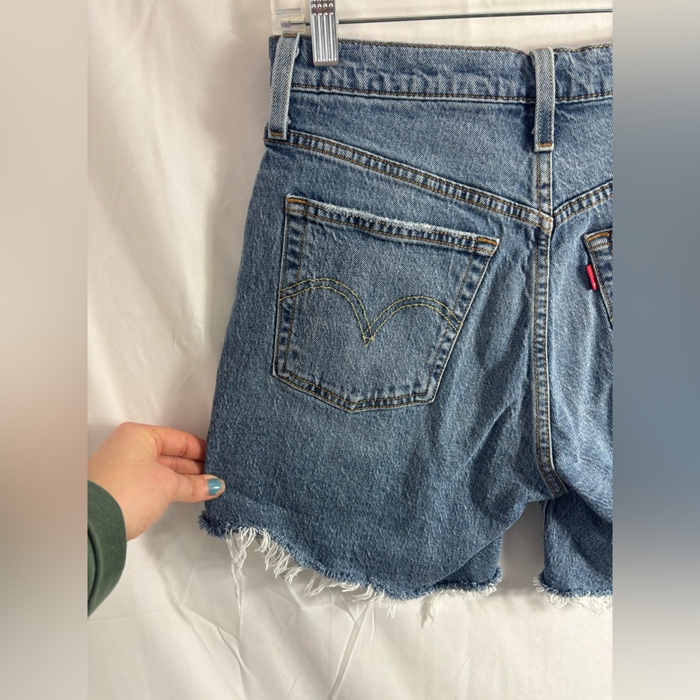 Levi 501 Distressed Mid Rise Mid Length Retro Denim Shorts Women’s Size 27 - Picture 5 of 12